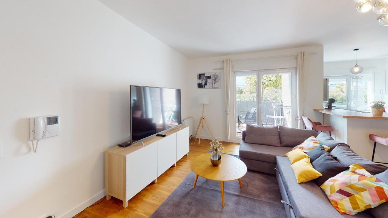 Ferienwohnung Live Like A Local Stylish 2Br With Balcony & Parking Saint-Denis  Exterior foto