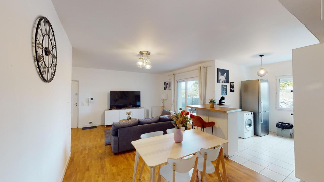 Ferienwohnung Live Like A Local Stylish 2Br With Balcony & Parking Saint-Denis  Exterior foto